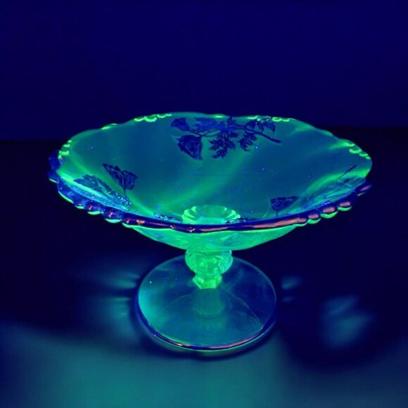 1950s HEISEY ORCHID Footed Pedestal Dish Bowl Silver Overlay Manganese 365nm UV - Picture 1 of 16